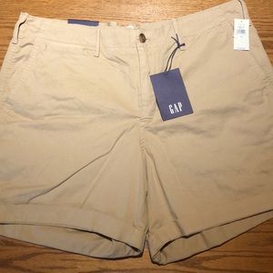 NWT Gap 5” High Rise Khaki Short